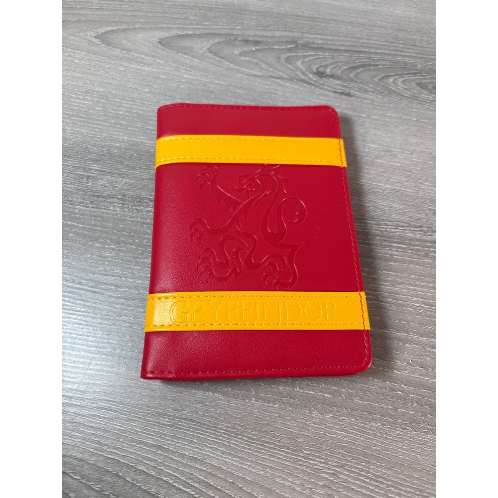 Universal Studios Harry Potter‎ Gryffindor Passport Holder/ Wallet